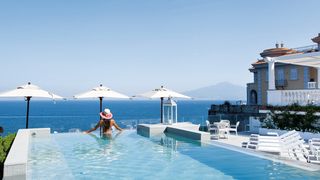 Pool mit Meerblick im Hotel Corallo bei Sorrent in Italien