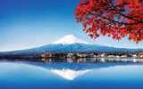 Mount Fuji und See Kawaguchiko im Herbst